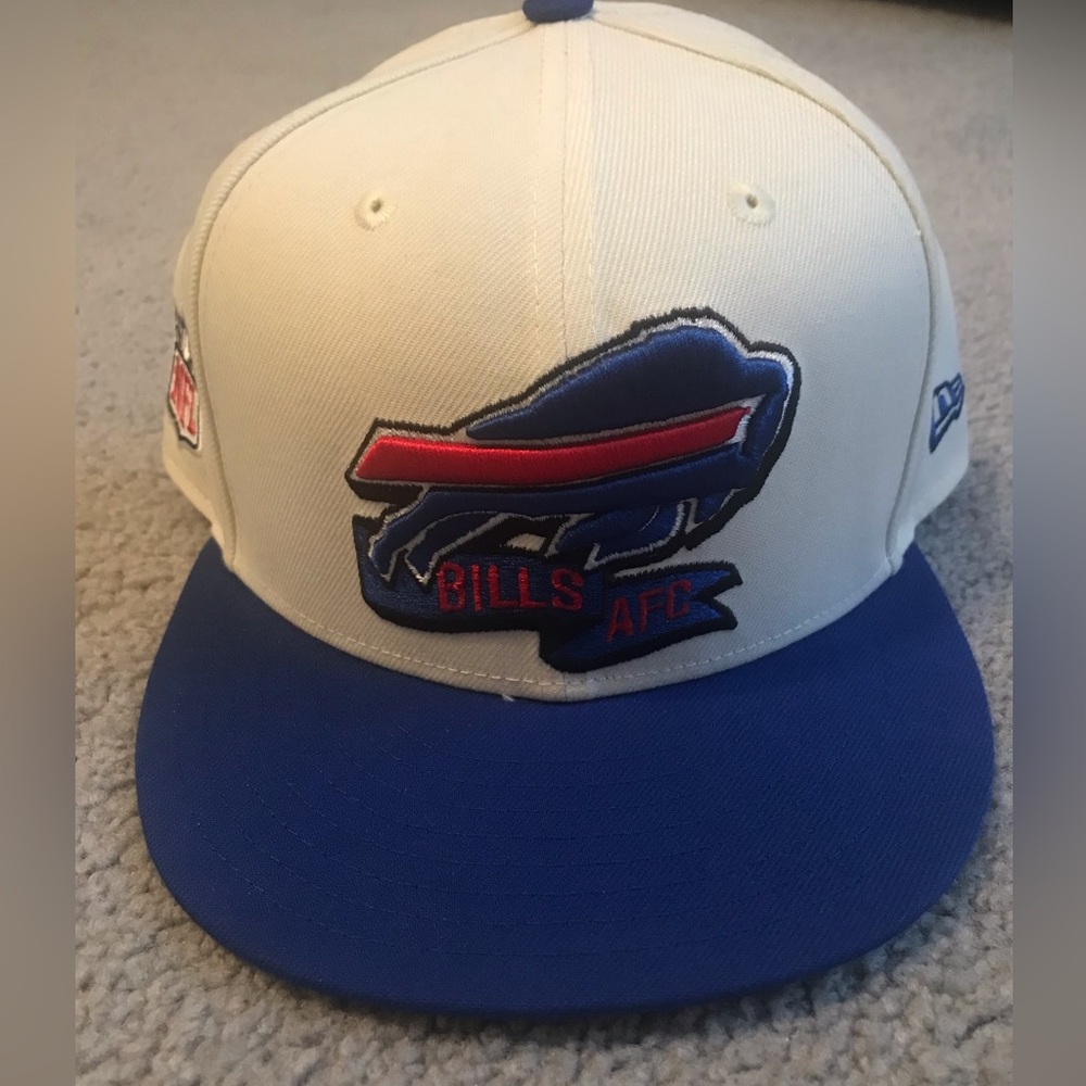 Buffalo Bills New Era 2022 Sideline 59FIFTY Fitted Hat - Cream/Royal.  NWOT